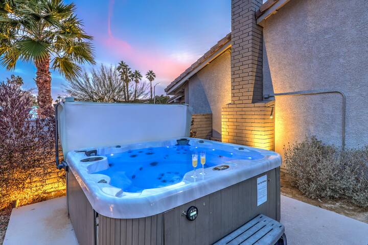 𖤓 Sunset Swim: Luxury Vegas Villa, Pool, Hot Tub gallery image 2