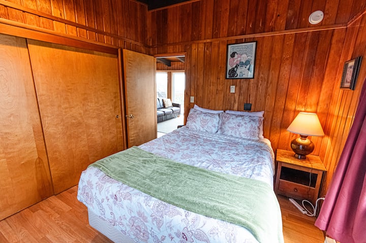 gornja spavaća soba s bračnim krevetom (160x200