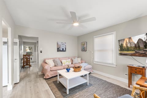 Top performing Airbnb: Adorable single level downtown Bungalow in Lake Tahoe / Truckee