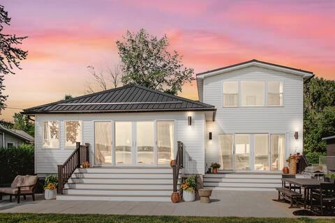 Stylish Lakefront Retreat ~ Views ~ Dock ~ Kayaks!