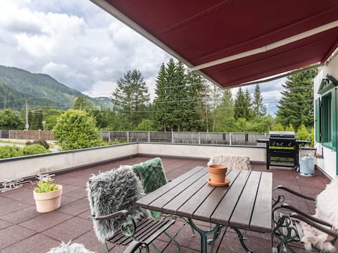 Spacious chalet, only 350m to the ski bus