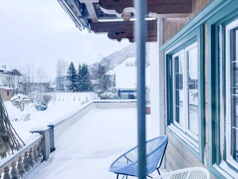 Spacious chalet, only 350m to the ski bus