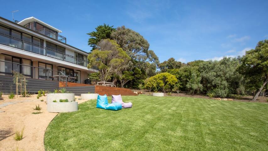 The Hill gallery image 5