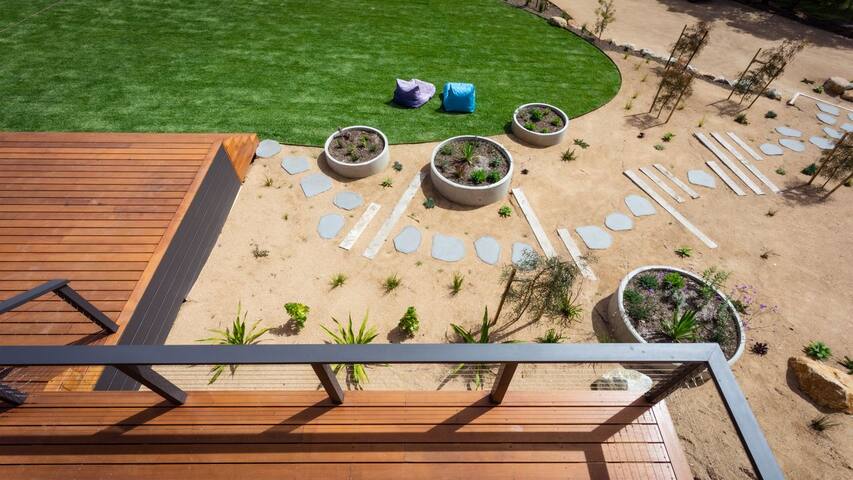 The Hill gallery image 2