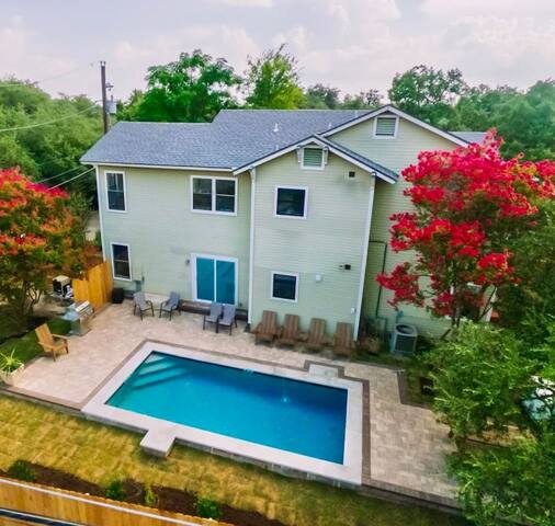 Bouldin Flat with pool 3 bedroom 2 bath 2K 2Q
