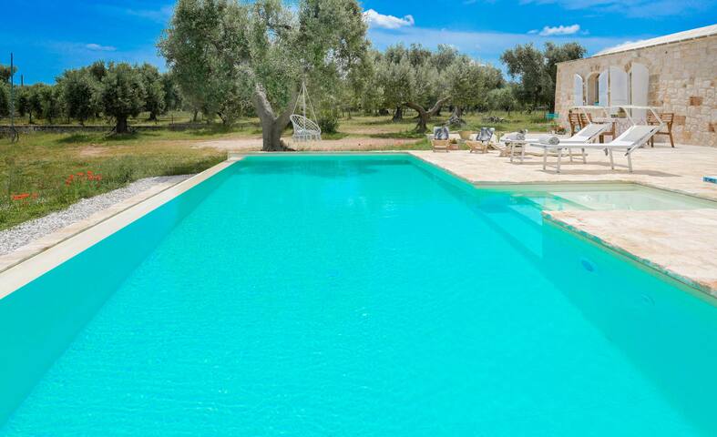 Trullo Delori with infinity Pool gallery image 5