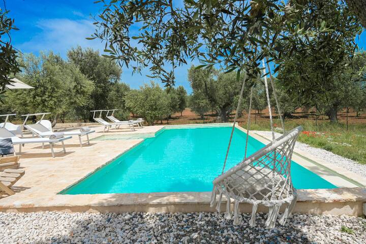 Trullo Delori with infinity Pool gallery image 3