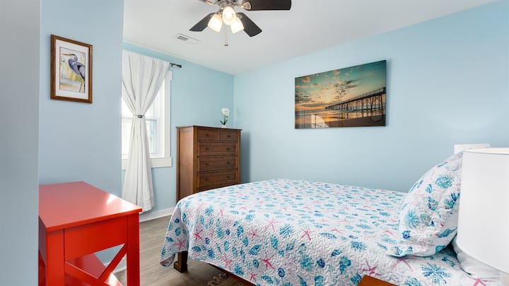 ห้องนอนควีนไซส์ชั้นบนที่ 2