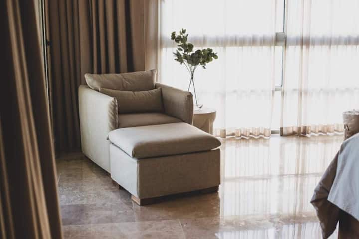 Recamara Principal con Tina de Baño y Cama King Size / Master Bedroom with Bathtub and King Size Bed