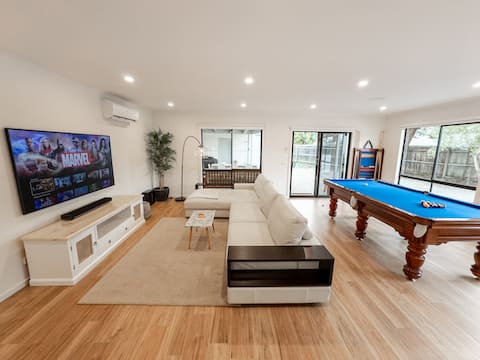 Top performing Airbnb: Big Isle Retreat - Walk to Beach, Pool Table, BBQ! in Cowes
