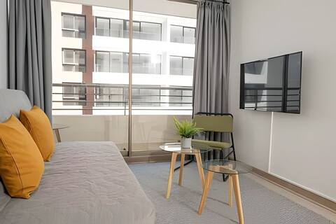 Bright apartment just steps from the subway
