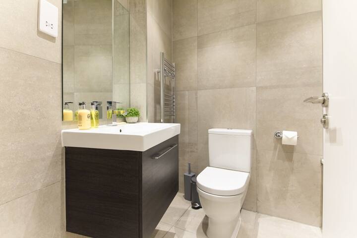 Superb Marylebone apartment with large balcony gallery image 4