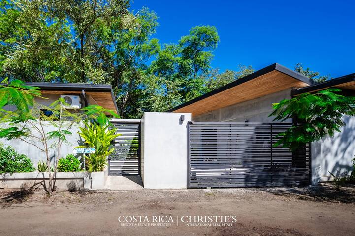 Dos Hijas Casita 1-Steps to the Main Surf Break
