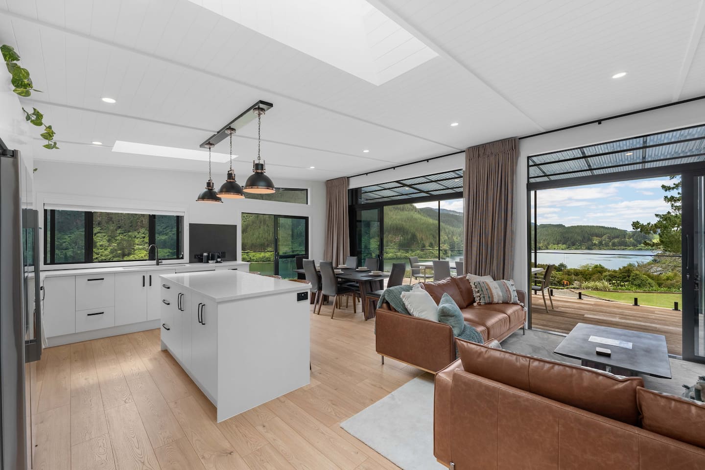 Lakeview Oasis - Lake Whakamaru Retreat 4