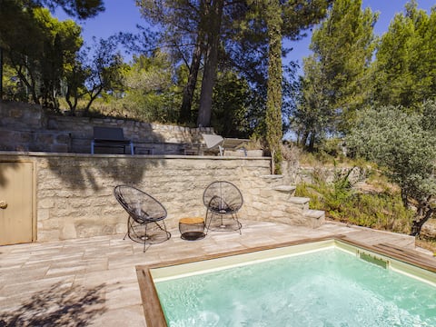 Juliette's house with swimming pool and garden