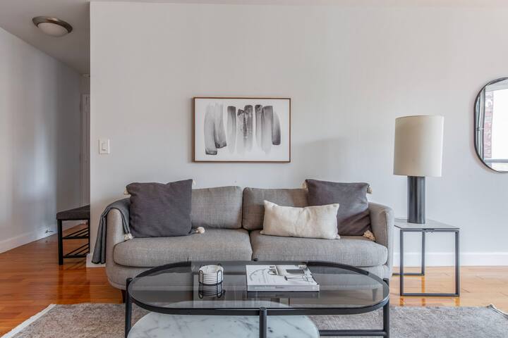 Blueground | Midtown, doorman, nr theater district gallery image 2