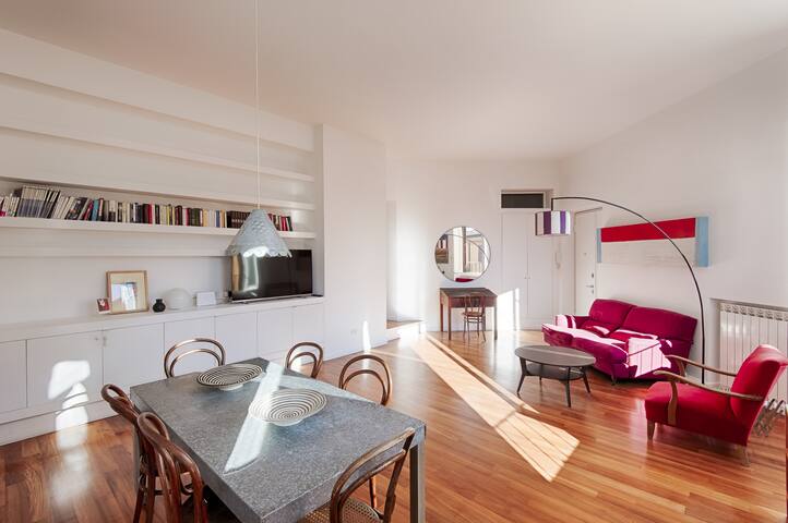 Auditorium Luxury Three Bedroom Apartment gallery image 4