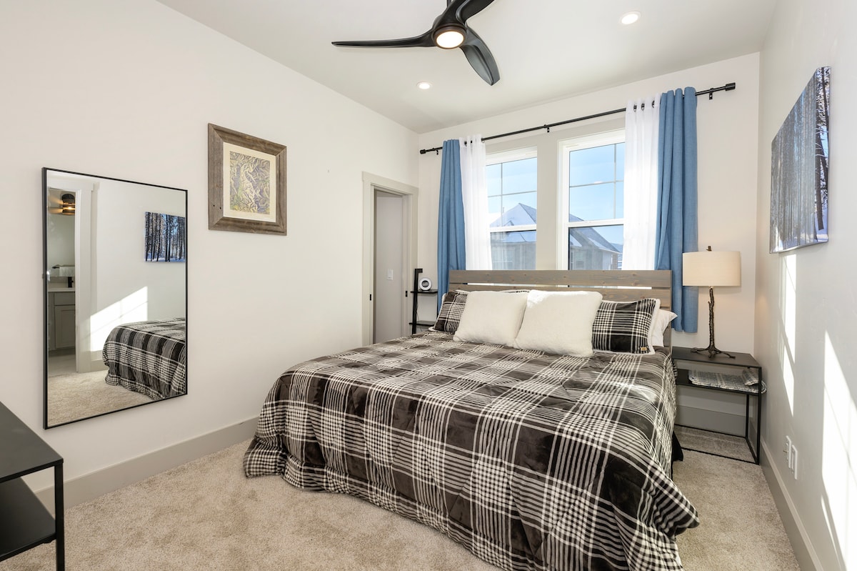 Sueña en un dormitorio que combina comodidad con un toque de elegancia.