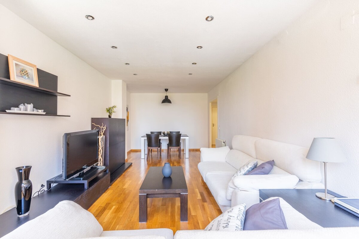 Popular Airbnb listing: 3 Bdrm Apt Primado residential by Invalencia in Benimaclet