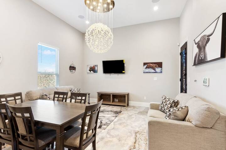 Luxury Mini Mansion: Near French Quarter gallery image 3