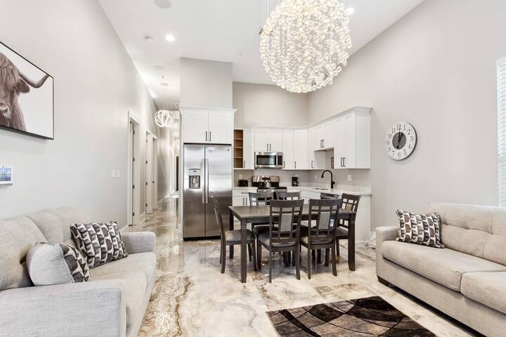 Luxury Mini Mansion: Near French Quarter gallery image 2