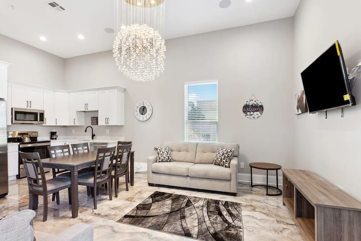 Luxury Mini Mansion: Near French Quarter