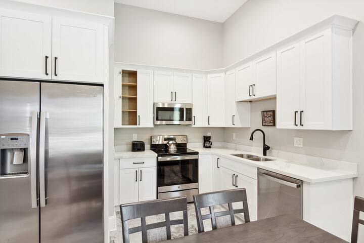 Luxury Mini Mansion: Near French Quarter gallery image 4