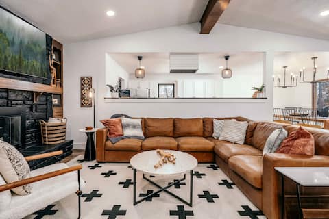Successful Airbnb property: Magnolia House Bella Vista sleeps 12 near Tanyard in Fayetteville / Springdale / Rogers