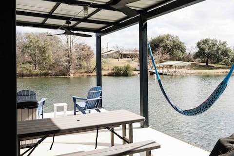 Top Airbnb: Lake LBJ Waterfront Boat Slip, Hot Tub, Sleeps 14 in Kingsland