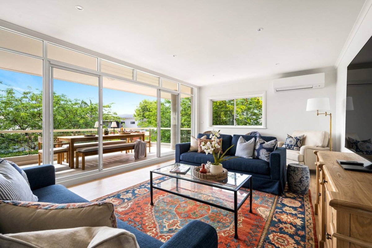 Top performing Airbnb: Designer Retreat Meets Vibrant Beachside Living in Palm Beach