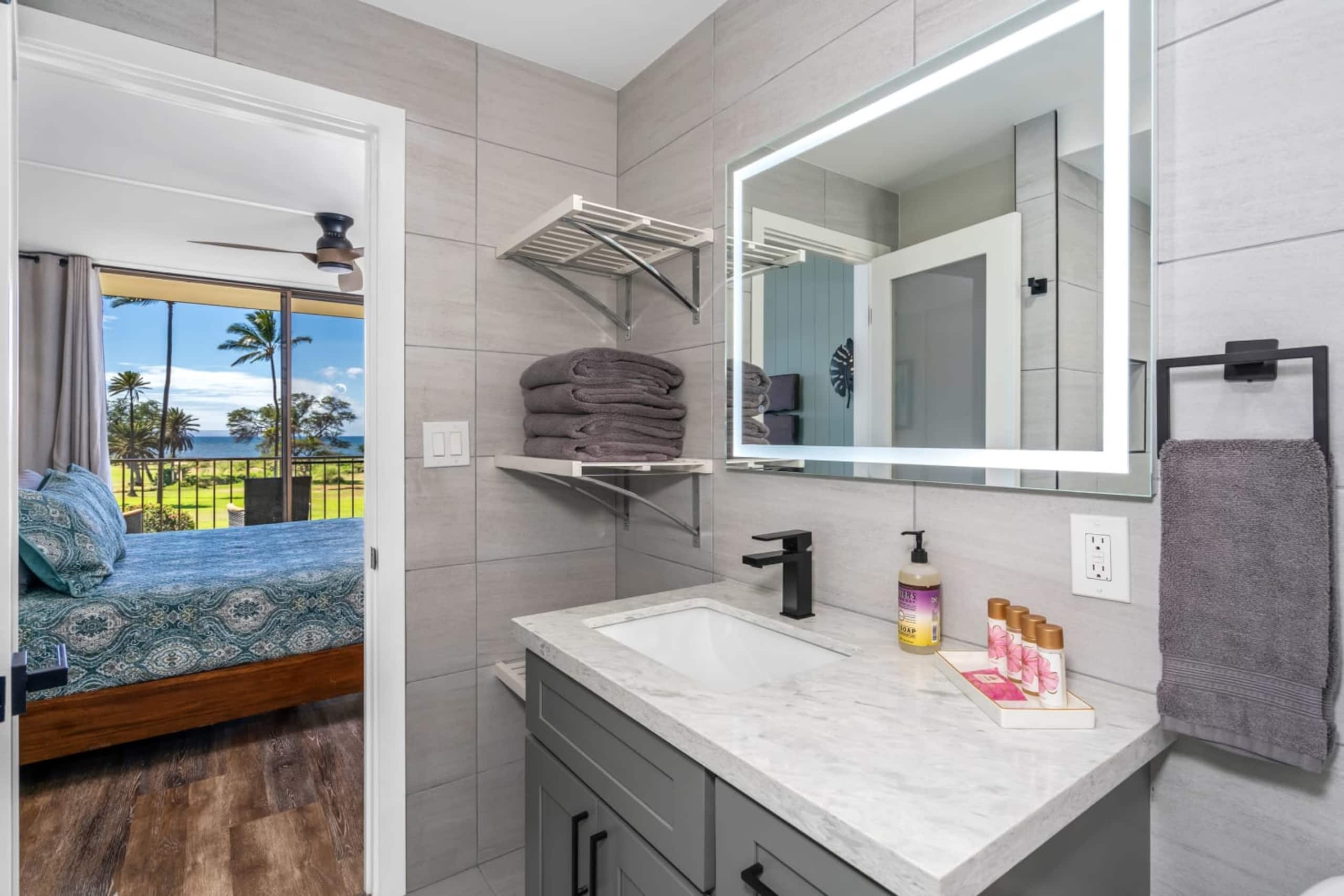 2/2 Oceanview Modern Resort Vistas - Image 24
