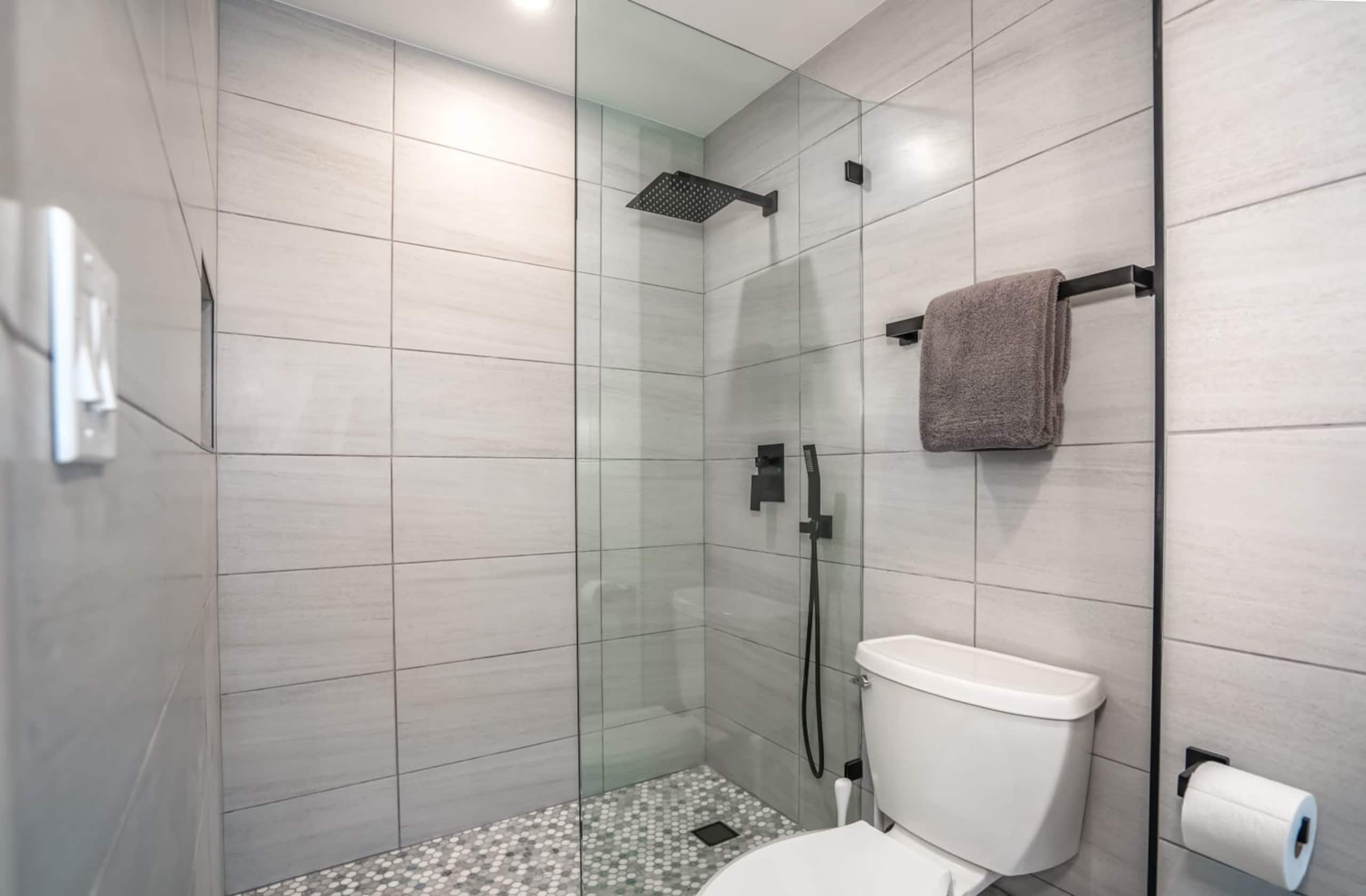 2/2 Oceanview Modern Resort Vistas - Image 32