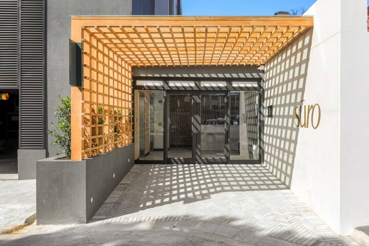 Central modern Sea point Gem | No Loadshedding gallery image 4