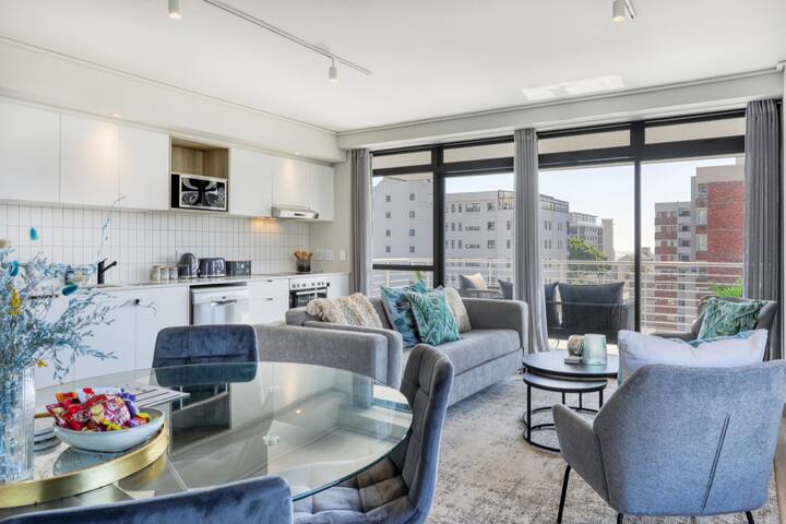 Central modern Sea point Gem | No Loadshedding gallery image 3