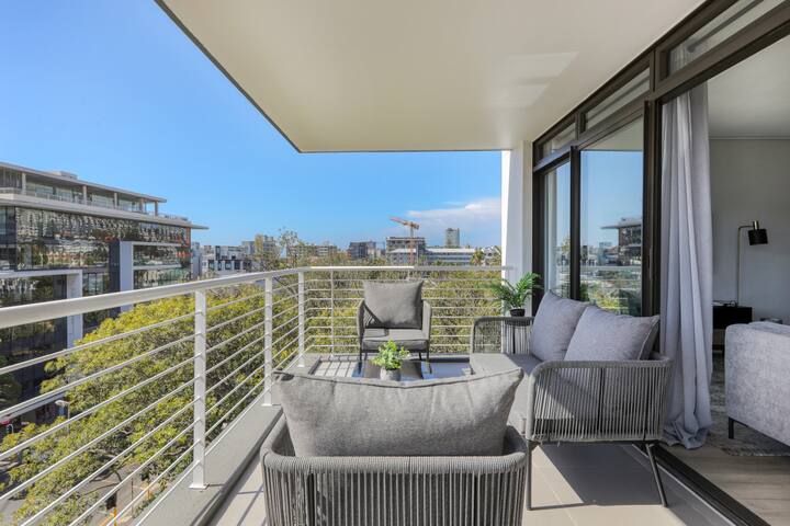 Central modern Sea point Gem | No Loadshedding
