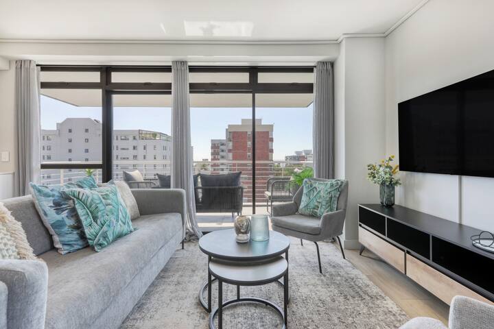 Central modern Sea point Gem | No Loadshedding gallery image 2