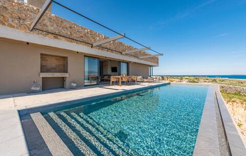 Beautiful home in Povljana