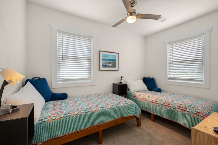 KDH180: Good Vibes Soundside | Bedroom 3 - Two Twin Beds