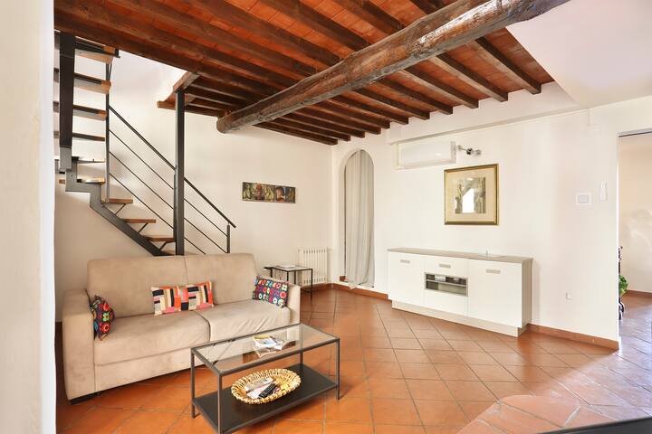 Tornabuoni- Large family apartment in Florence gallery image 3
