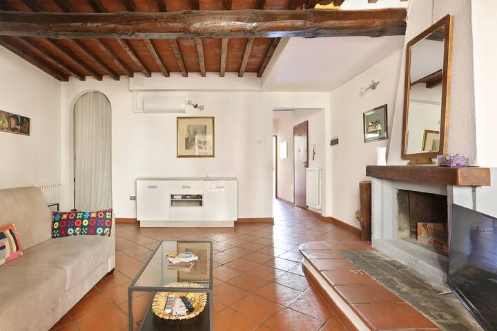 Tornabuoni- Large family apartment in Florence gallery image 4