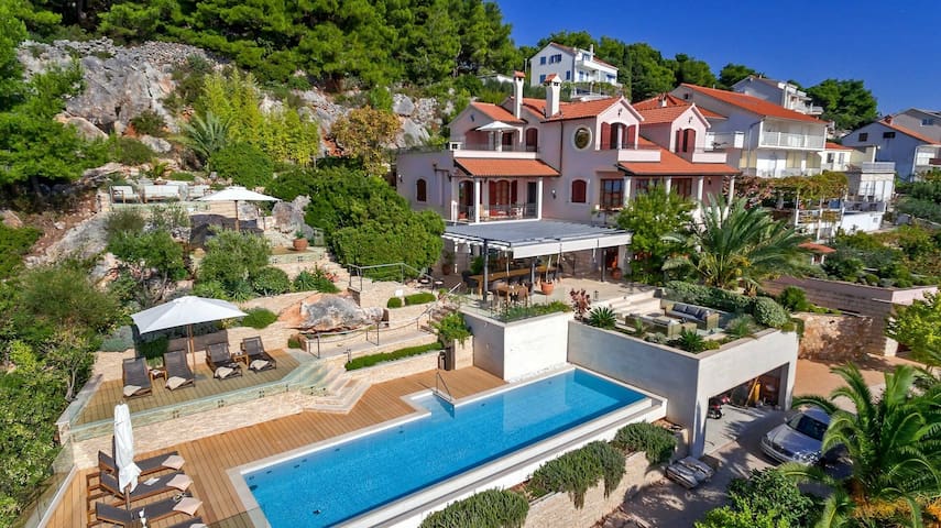 Luxe Villas Collection managed Airbnb listing 1