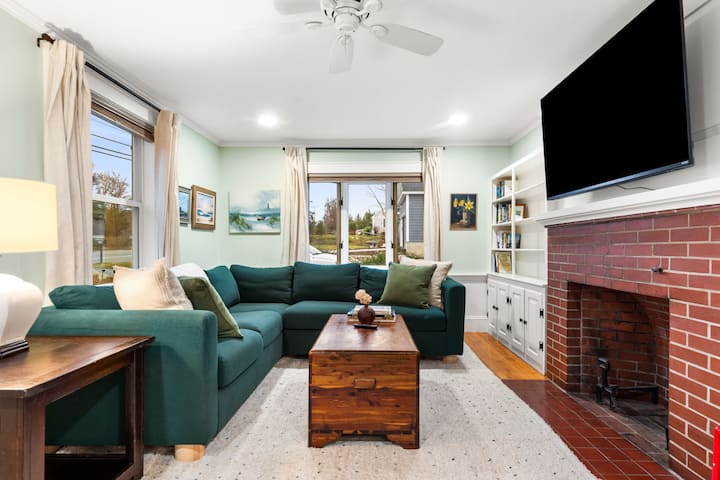 Pet Friendly | Game Room | Fire Pit | Workspace - Salisbury, MA