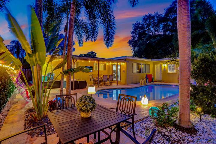 Heated Pool Tropical 5BD Villa gallery image 5