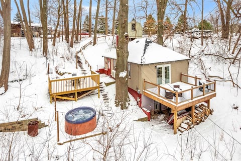 Sparta Hillside Cabin Hot tub Wi-Fi Dog Friendly