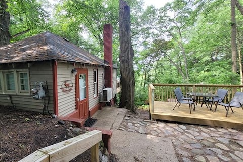 Sparta Hillside Cabin Hot tub Wi-Fi Dog Friendly