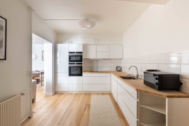 Spacious 3-BR Urban Sanctuary gallery image 4