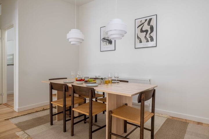 Bright & Spacious Apartment for up to 8 People gallery image 3