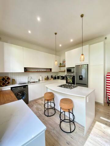 FIR Villa | 3 Bedroom house Greenpoint gallery image 4