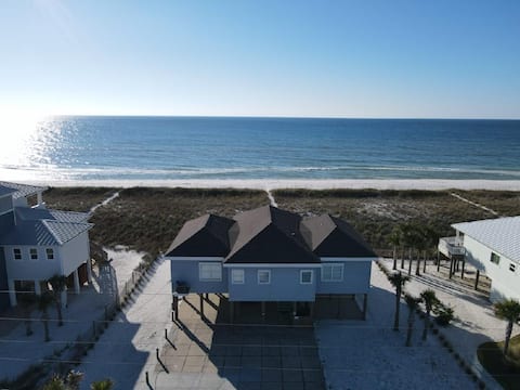 Successful Airbnb property: Footprints in the Sand-Oceanfront Home in Navarre Beach