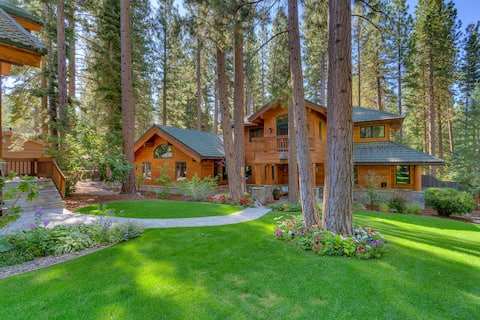 Stunning Yard, Luxury Home, Hot Tub (Mill Creek)